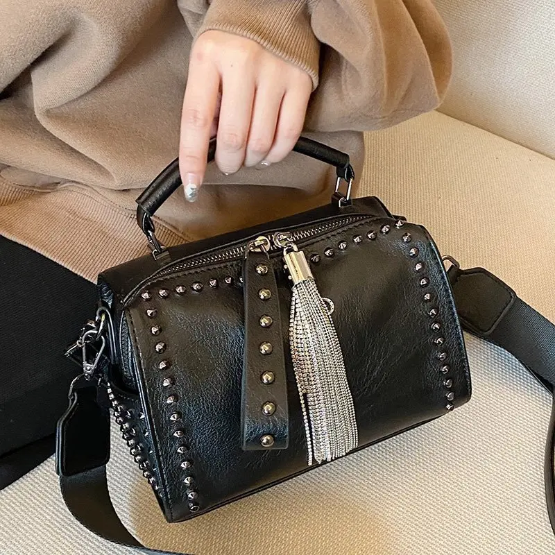 Tassel rivet handbag female crossbody 2024 new large capacity shoulder bag Wide strap Chain tassel design Ladies totes