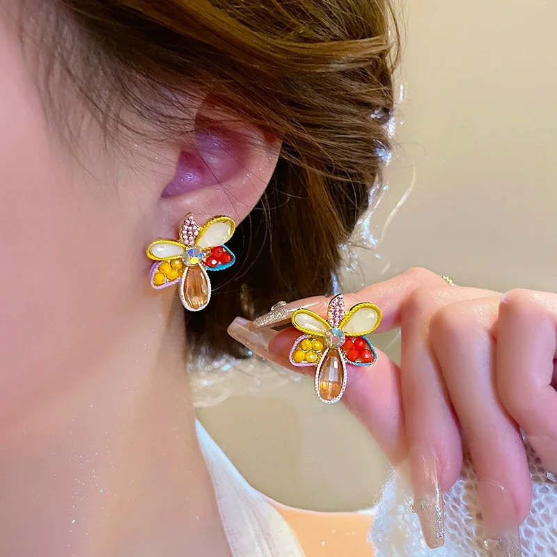 

2024 New Sweet Fruit Crystal Flower Stud Earrings for Women Elegant Temperament Gentle Girls Daily Wear Jewelry Birthday Gift