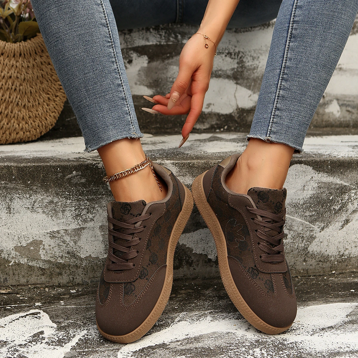 2026 Herbst Damenmode Wildleder-Sneaker mit Doppelschnalle und Metall-Details Leichte Atmungsaktive Bequeme Freizeitschuhe – Detail 7