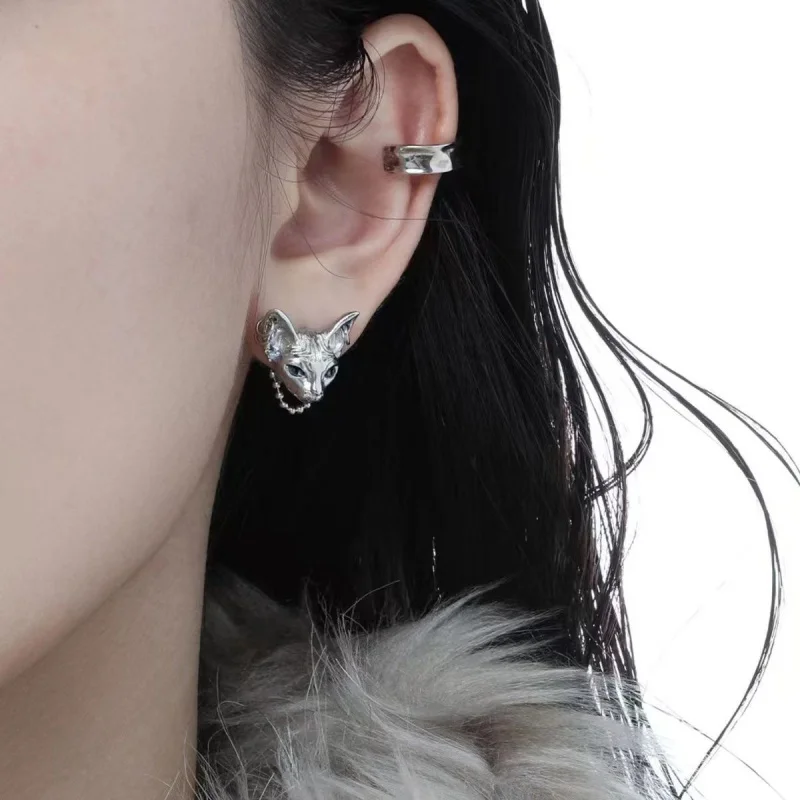 Peeping Cat World Niche Design Cold Style Advanced Yk Hot Girl Dark Chain Cat Earrings New Chinese Style Earrings Fashion