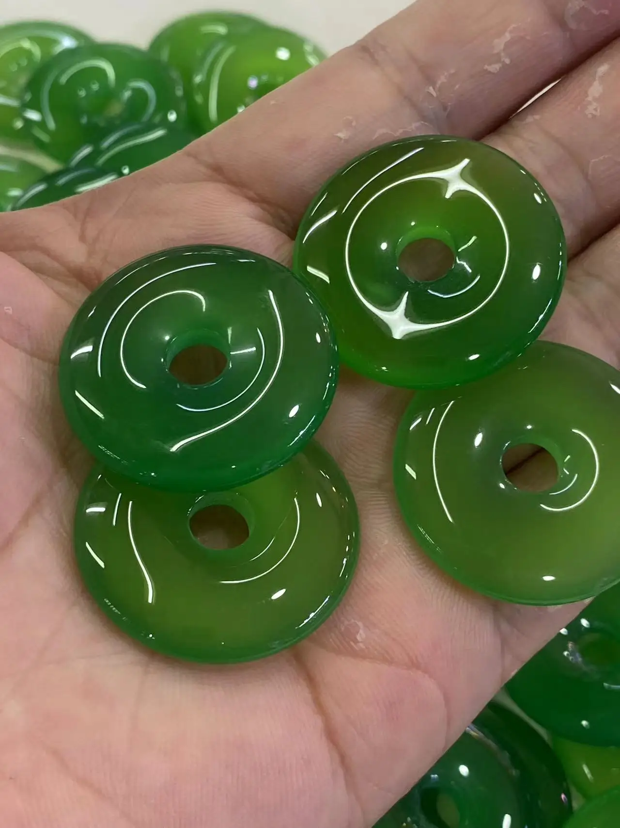 

10pcs/lot natural agate peace buckle pendant wholesale green Exquisite workmanship Good meaning Ethnic style Ornaments Accessory