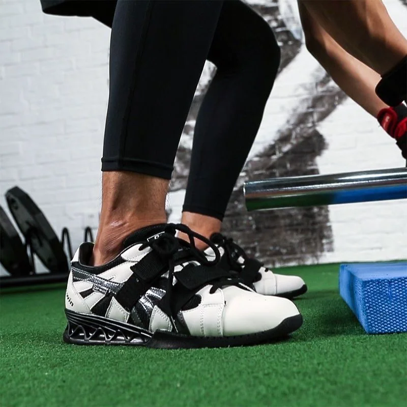 2025 Chaussures de squat de nouveau style, chaussures d'haltérophilie à semelles épaisses, chaussures d'haltérophilie respirantes et légères, chaussures d'été