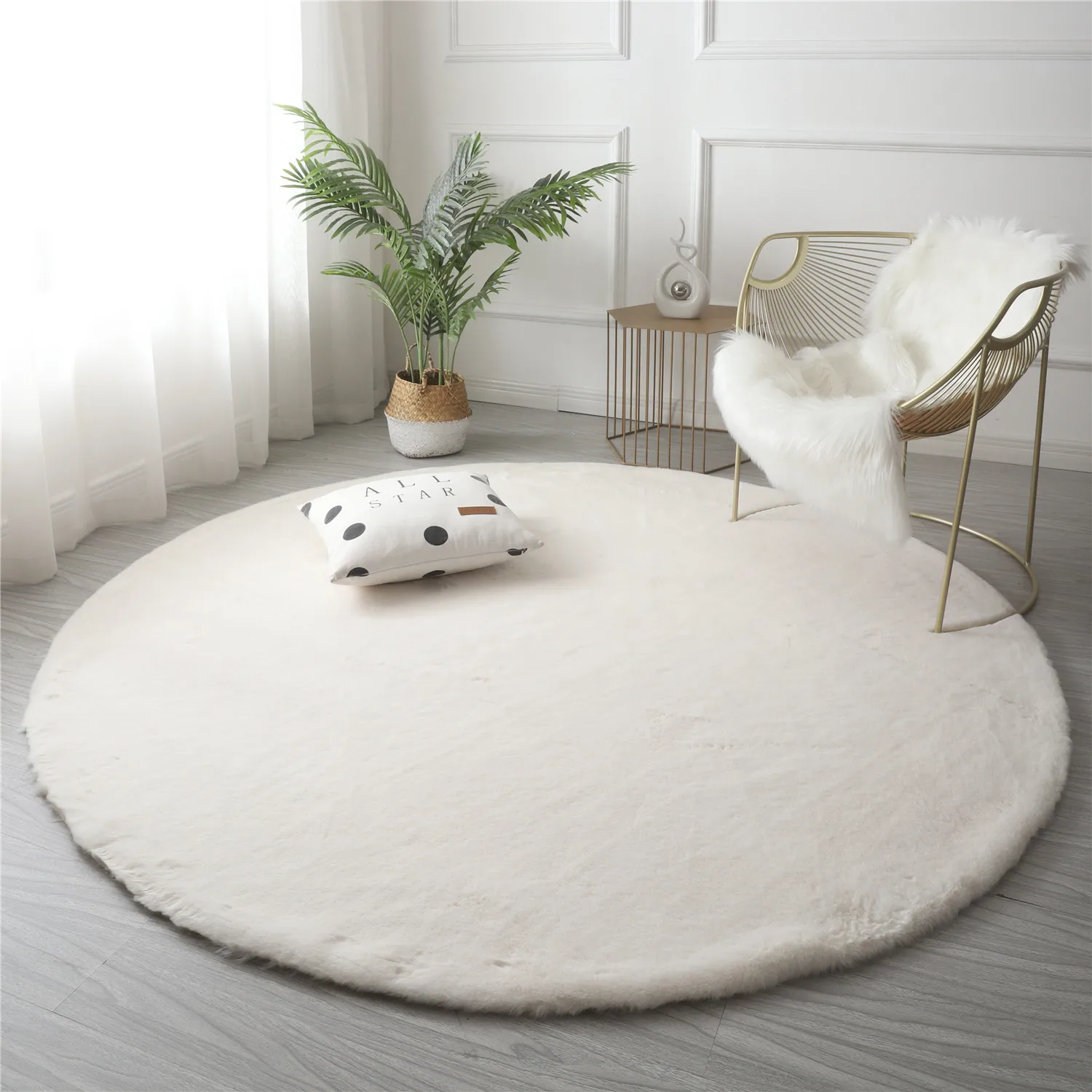 Ultra Soft Round Faux Fur Area Rug for Room Fluffy Plush Circle Rug Shaggy Circular Rug Floor Carpet Mat for Baby Nursery Room