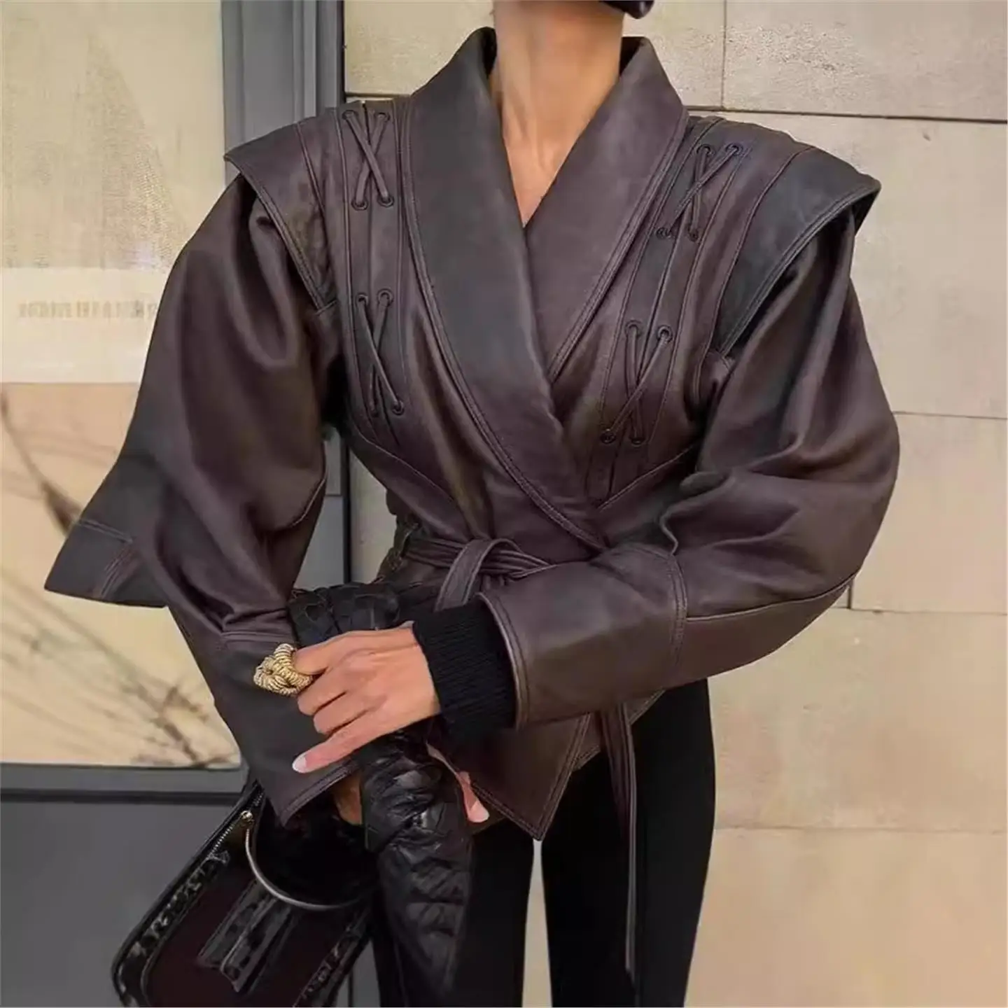 Cappotto Jaet retrò in ecopelle con cintura Capispalla lungo con colletto rovesciato per donna Autunno 2024 Materiale PU transfrontaliero