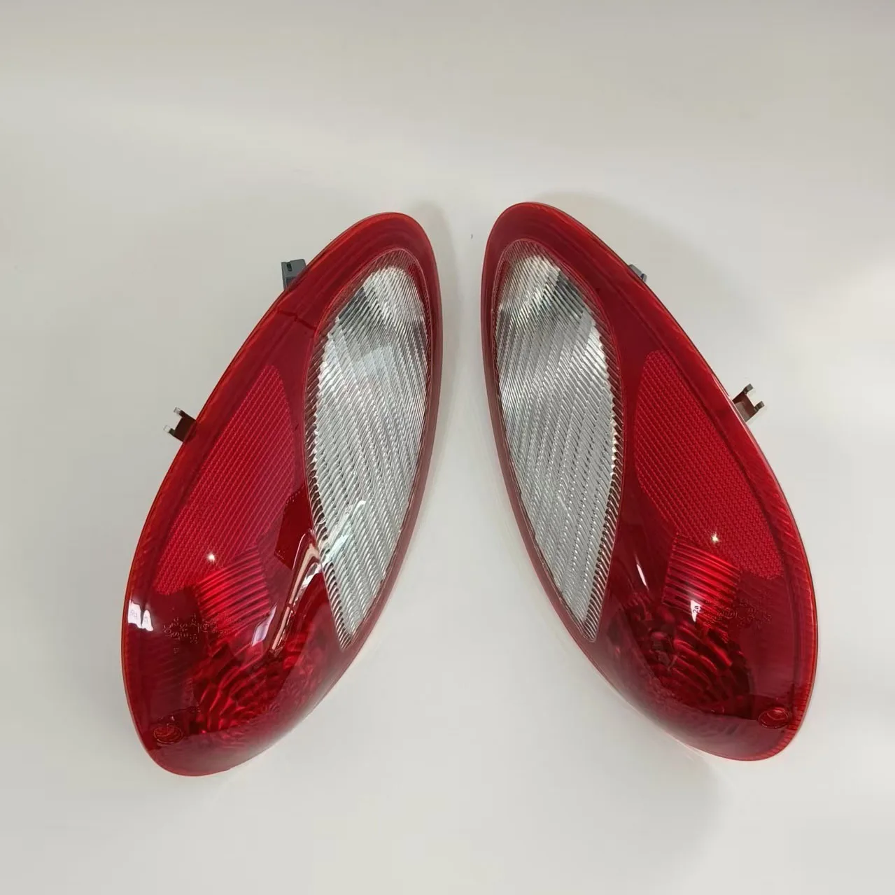 2006-10 Chrysler PT Cruiser 운전자 측 및 승객 측 테일 라이트에 적합(전구 포함) 05116223AA 05116222AA 전구 포함