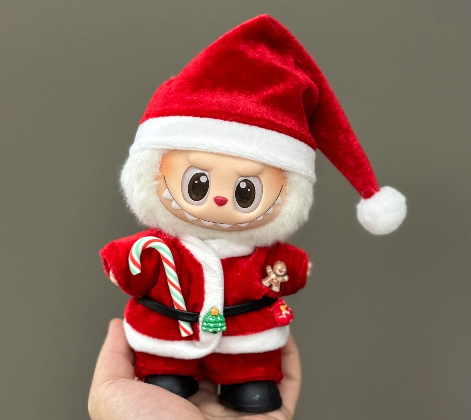 

Виниловая кукла Labubu 17 см, комплект рождественской одежды, праздничный наряд Санта-Снеговика, мягкая удобная кукольная одежда, хит продаж