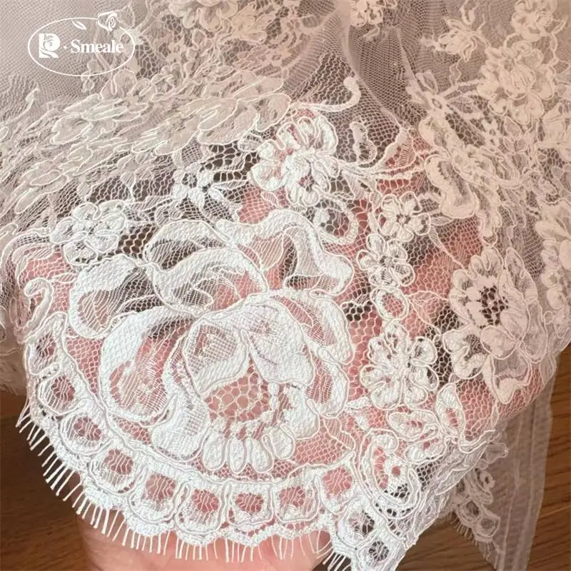 3MX65CM Breite. Französischer Spitzenstoff mit großer Blumenbordüre. Stoff für Couture-Brautkleider. DIY-Nähzubehör. – Detail 5