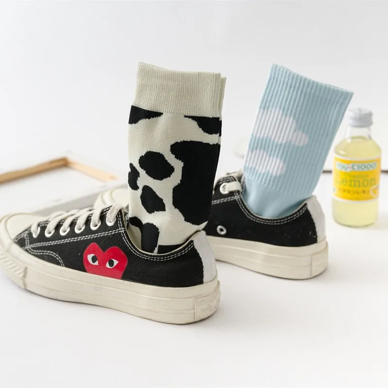 A pair of girl blue sky white cloud tube socks milk Harajuku style street skateboard tube men's casual trendy socks crew socks