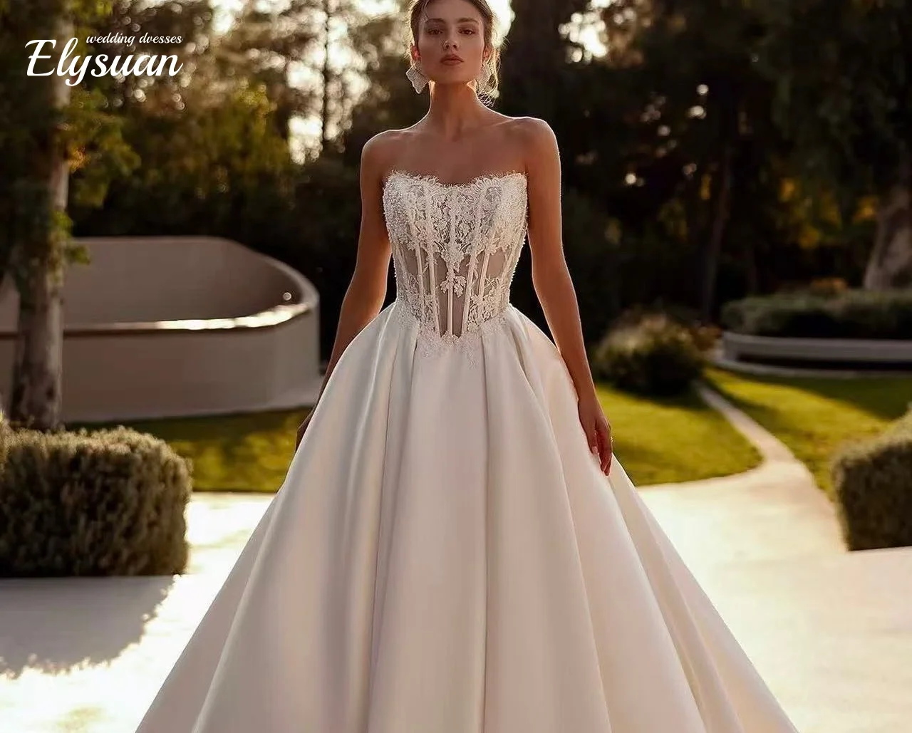 Customized  Vintage Wedding Dresses for Women Sleeveless A-line Appliques Lace up Strapless Vestidos Novias Boda