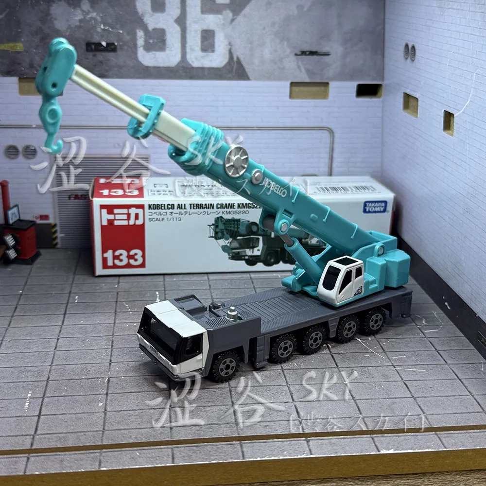 

Takara Tomy Tomica No.133 Kobelco All Terrain Crane KMG5220 1/113 Diecast Alloy Engineering Vehicle Model Toy