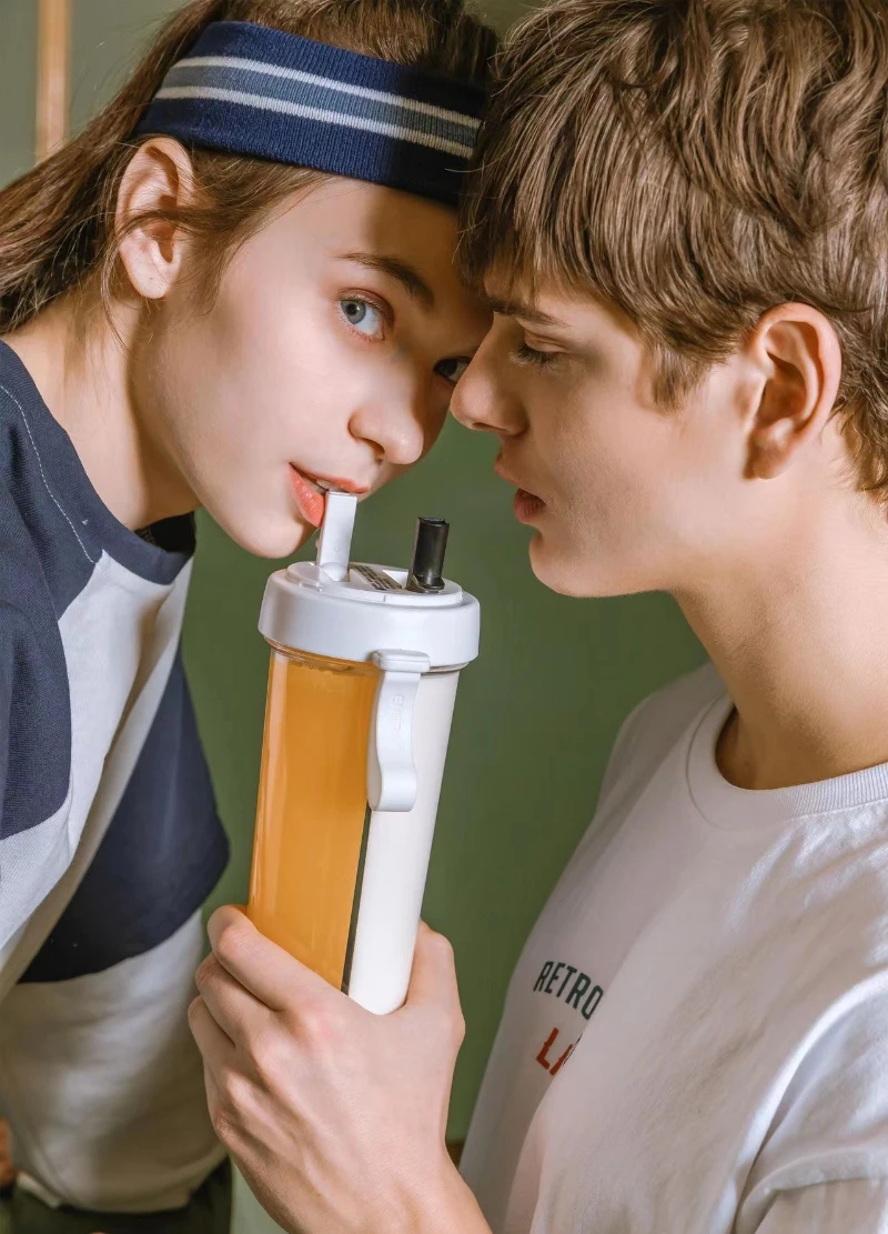 زجاجة شرب مزدوجة الجدار سعة 600 مل، كوب لطيف للفتيات والطالبات في الهواء الطلق مع مقبض شفاطات مزدوجة، زجاجة مياه بلاستيكية محمولة