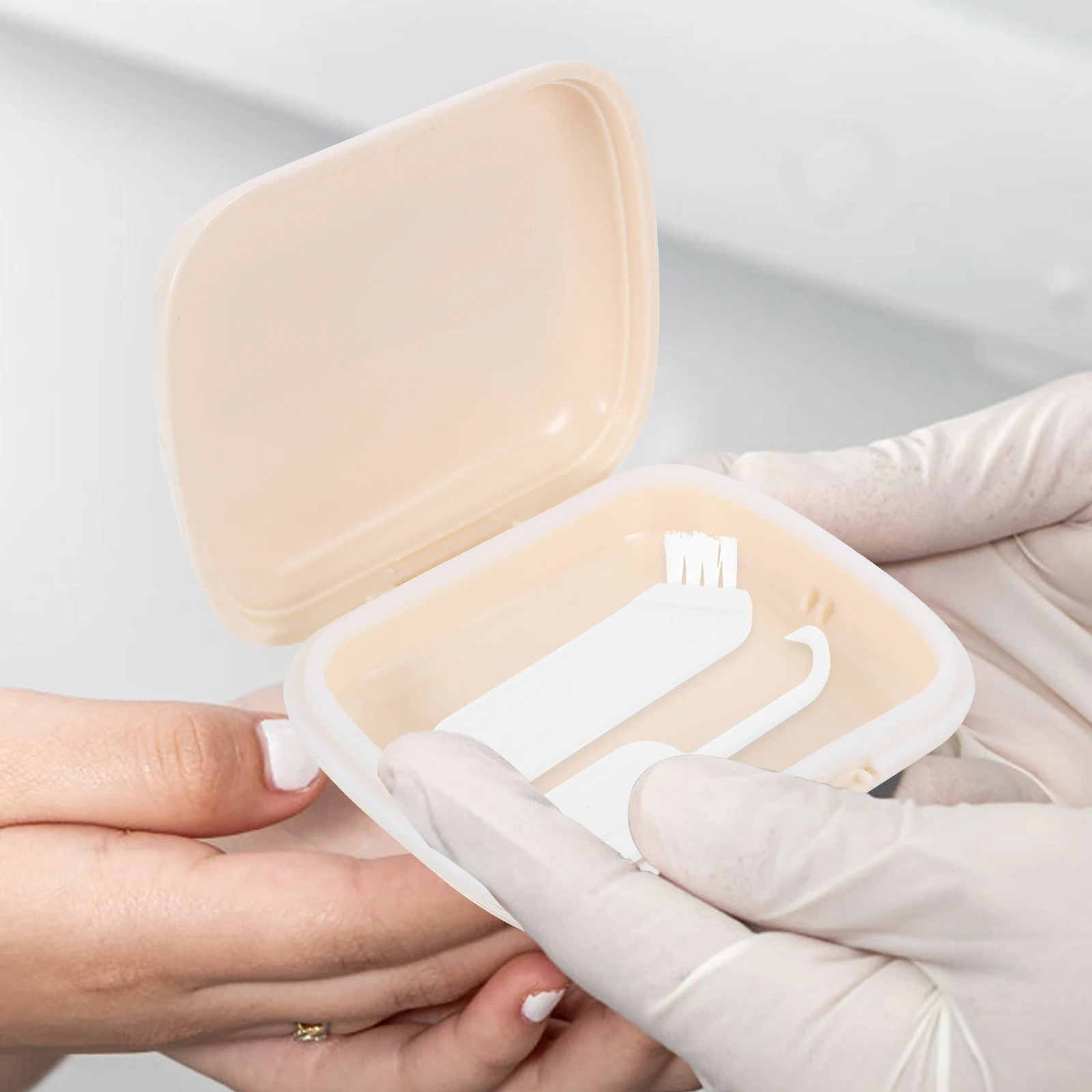 

Box Denture Case Retainer Holder Portable Travel Container Lightweight Breathable Scratch Proof Safety Lock