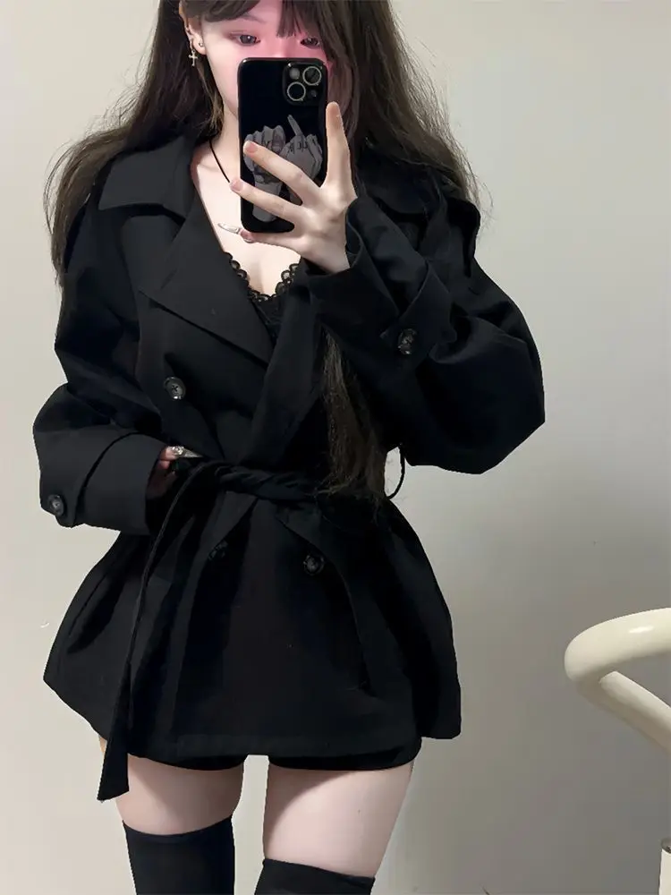 

Женский короткий плащ в британском стиле, черная двубортная стеганая зимняя короткая куртка с поясом на талии, верхняя одежда премиум-класса