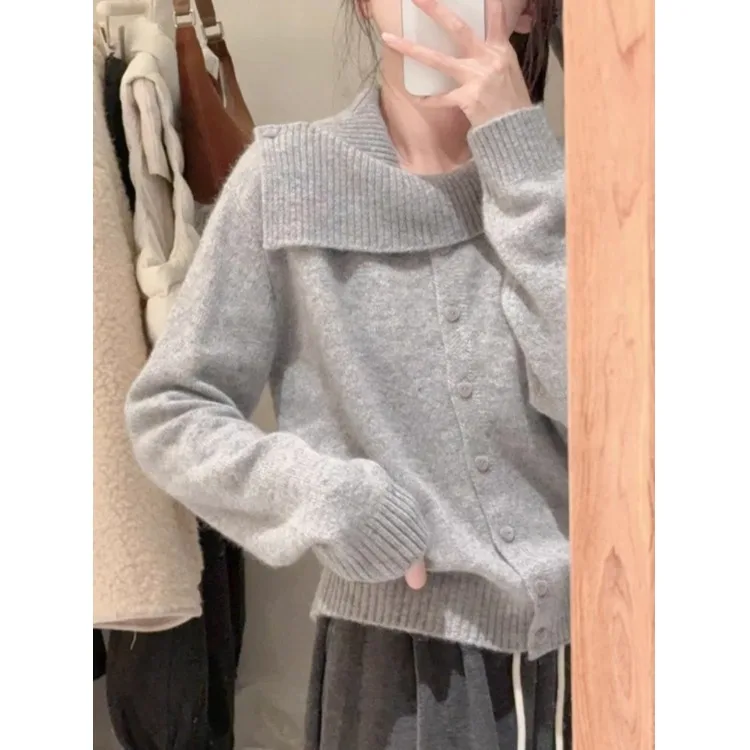 女性のニットセーター Jaet 非対称デザイン ロングスリーブ インナーウェア レイヤリング スレ ファッショナブルな秋冬アウターウェア