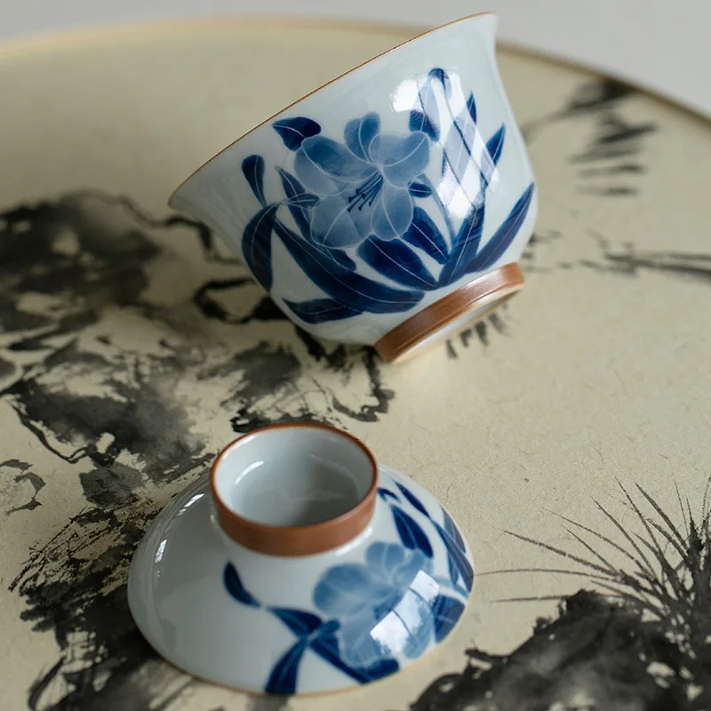 Hand-painted Lily Cover Bowl Literati Tea Ware Ceramic Two Tea Bowl Blue And White Retro Not Hot Single Hand Grasp Tea Bowl