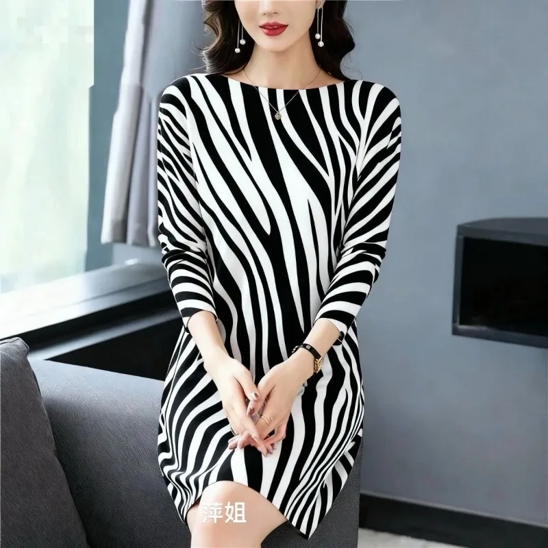 فستان تي شيرت نسائي كاجوال على الموضة الأوروبية الأمريكية بياقة قارب وأكمام طويلة وطبعة الفهد
