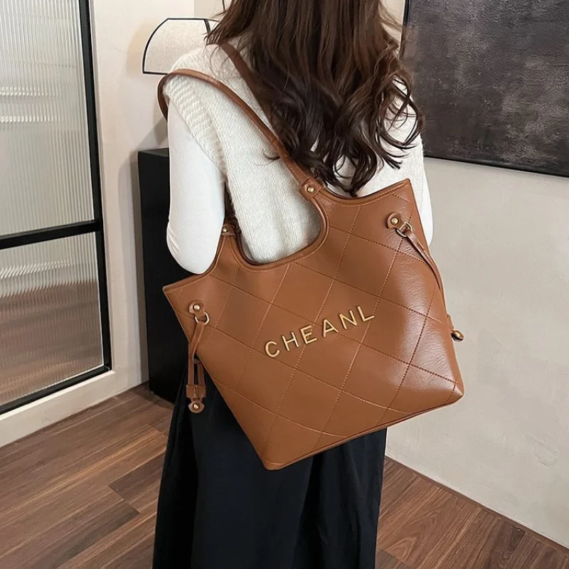 

Женская сумка из качественной кожи с популярным классическим элегантным винтажным стилем в Париже ​