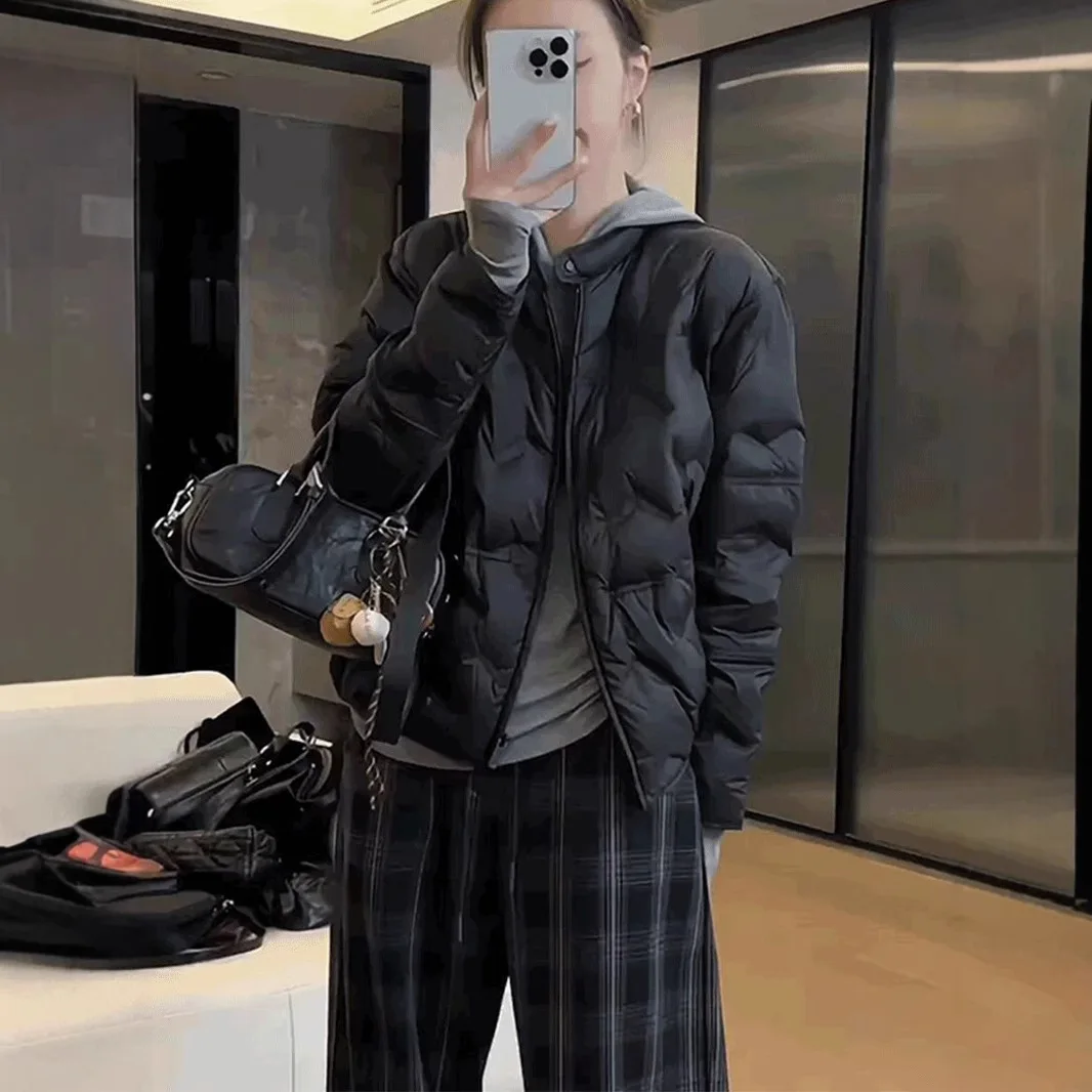 짧고 패셔너블한 여성용 다운 재킷 가을과 겨울용 스탠드업 칼라 가볍고 루즈한 오리털 재킷 코트 여성용