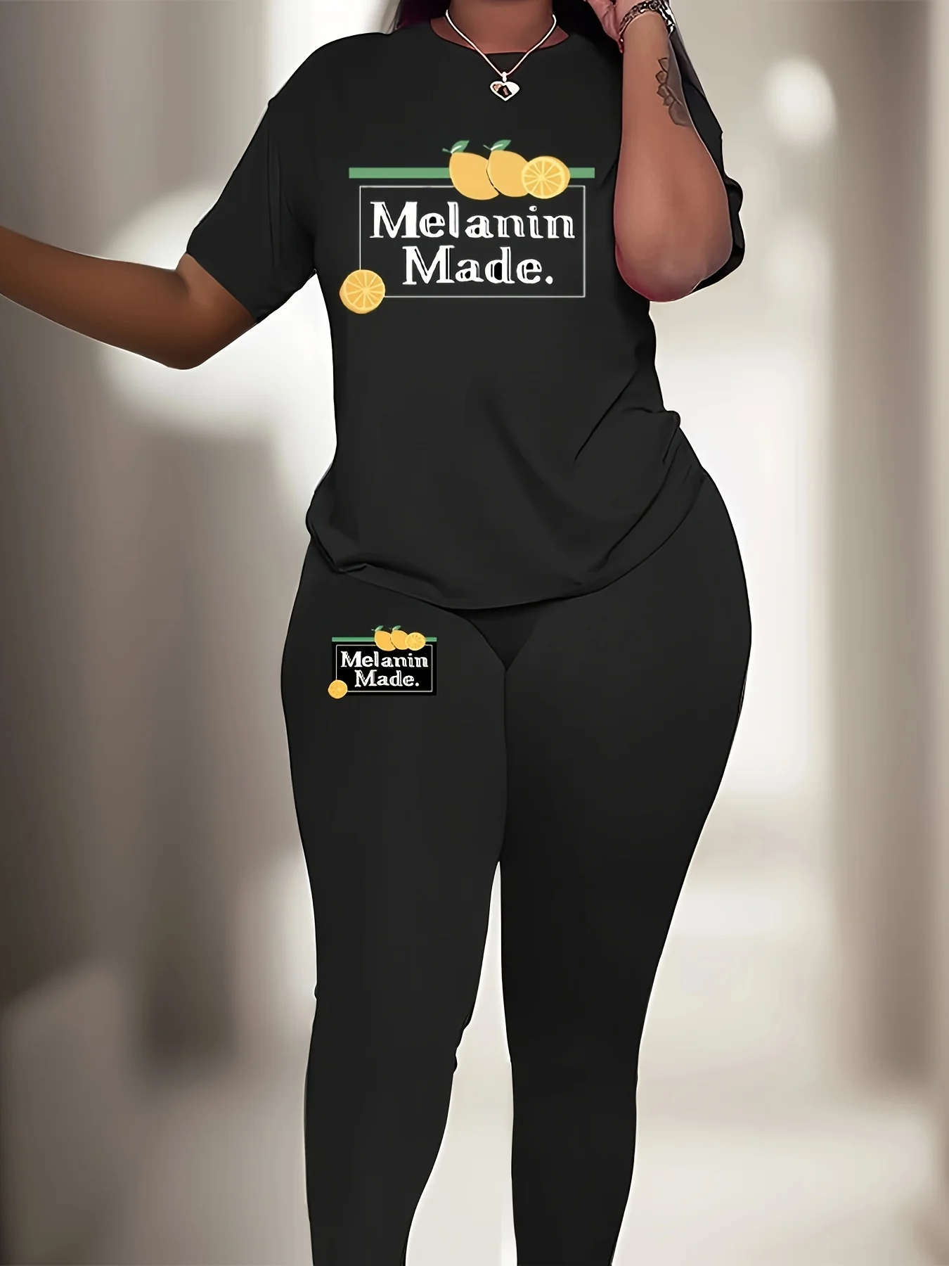 Women\'s Sports Outfit Set, Plus Size Lemon Fruit Letter Print Black Short Sleeve T-shirt Top & Pants Fitness 2 Piece Set