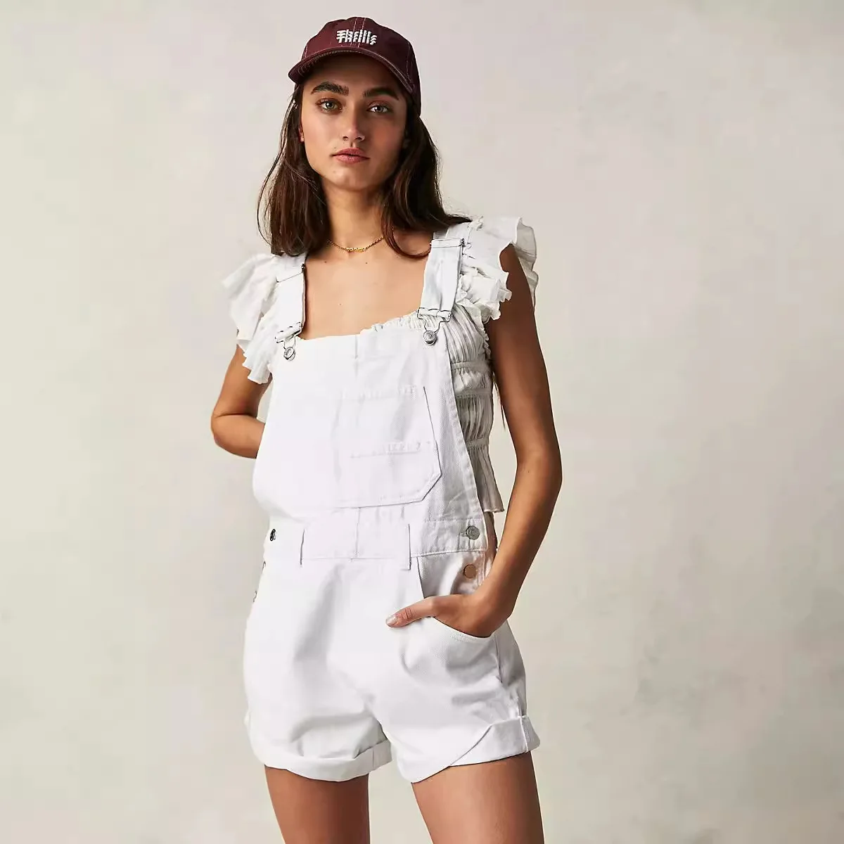 2025 Pantalones cortos de vaquero con correa de color sólido y múltiples bolsillos sueltos estilo diosa de desplazamientos de verano europeo y americano