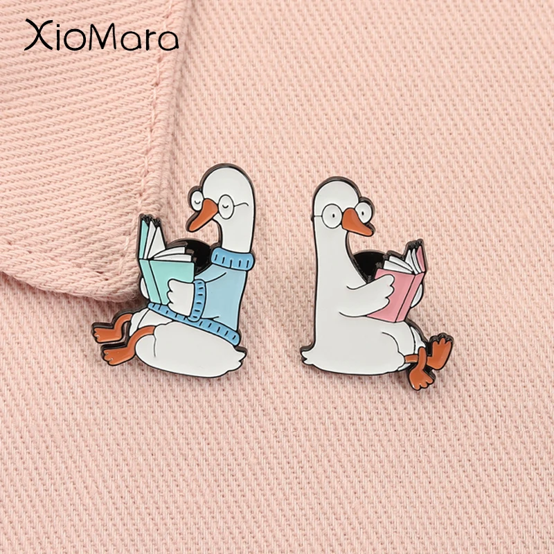 

Cartoon Silly Goose Reading Book Enamel Pins Cute Animal Brooches Lapel Backpack Badge Fashion Jewelry Gifts for Friends