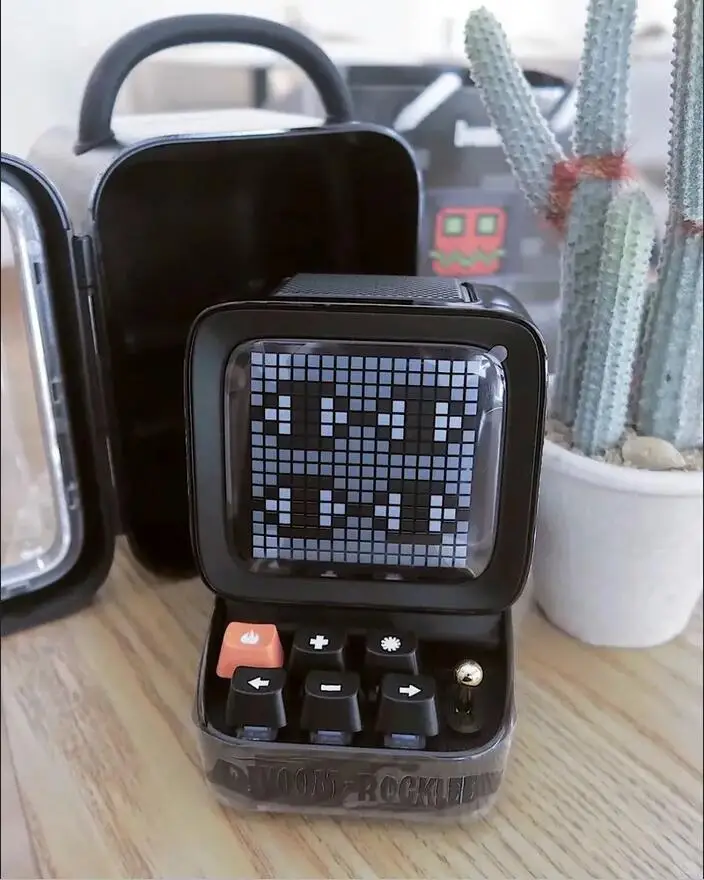 Divoom DITOO ROCKL Pixel مكبر صوت بلوتوث لاسلكي أسود ميكانيكي ريترو نموذج كمبيوتر مكبر صوت ذكي لسطح المكتب ساعة منبه