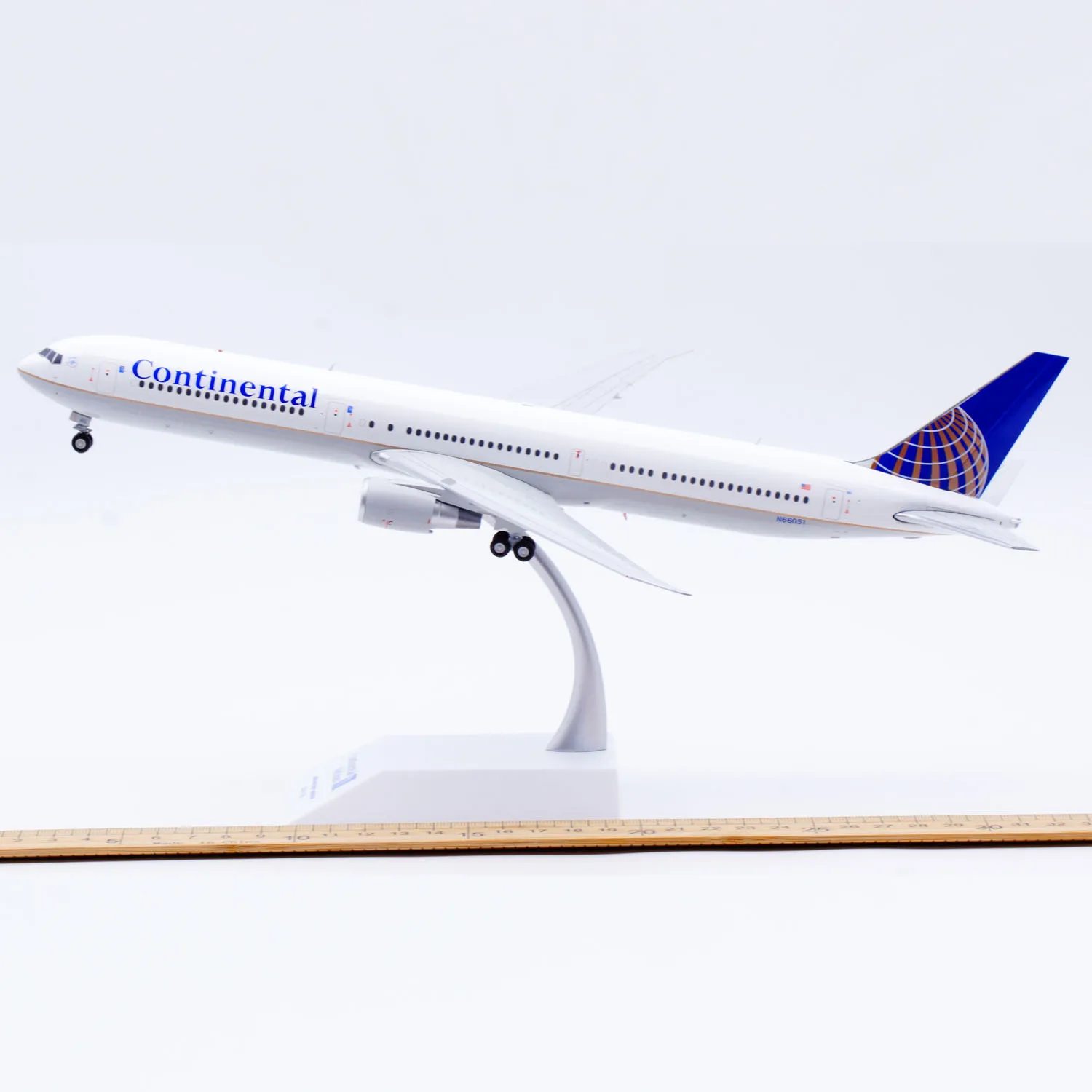 เครื่องบินสะสมโลหะผสม LH2505 ของขวัญ JC Wings ขนาด 1:200 สายการบินคอนติเนนตัล แอร์ไลน์ส์ รุ่น "SkyTeam" โบอิ้ง B767-400ER หมายเลขเครื่องบิน N66051