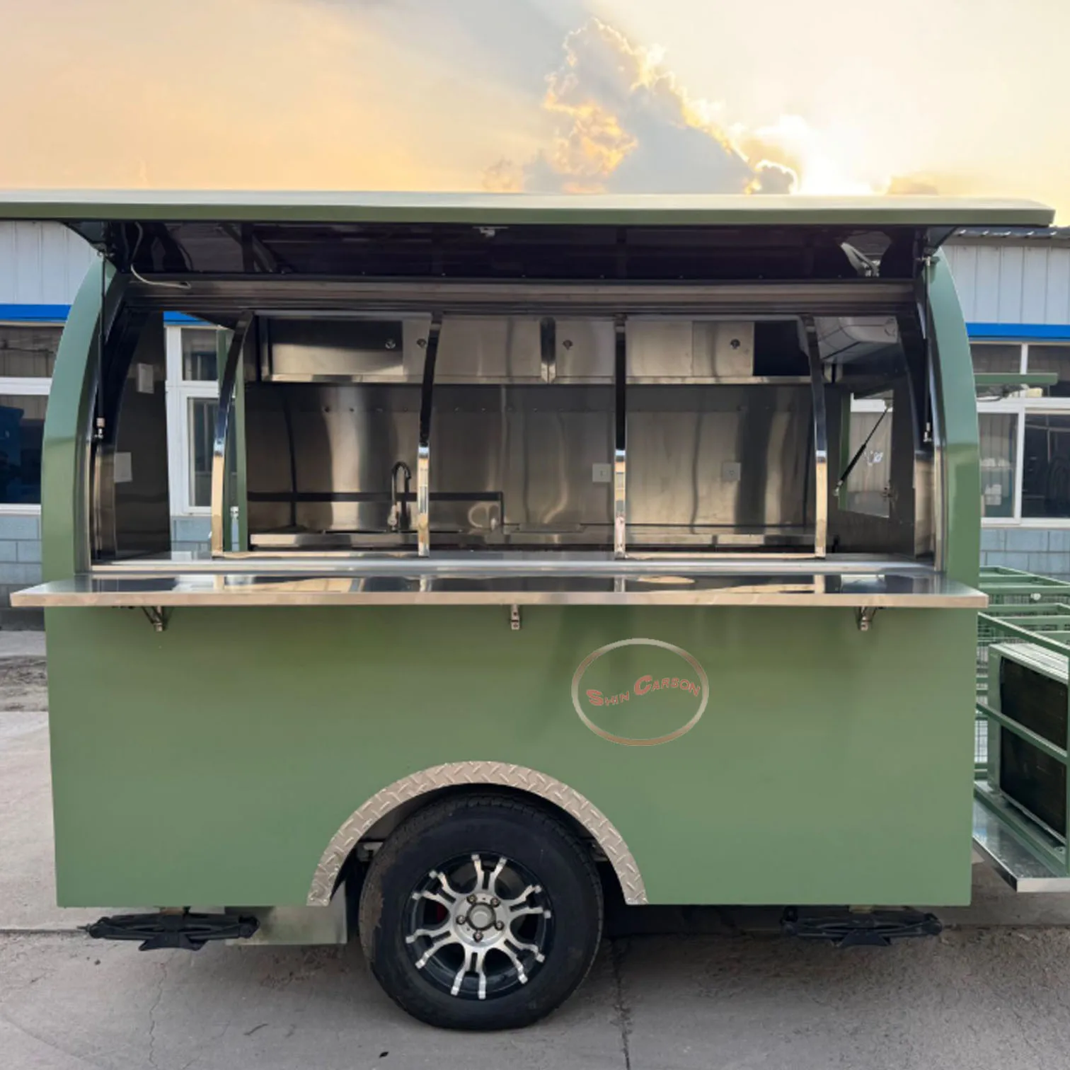 

Fresh Green Outdoor Food Trailer: Clean, Easy to Clean, Natural-Style Appearance