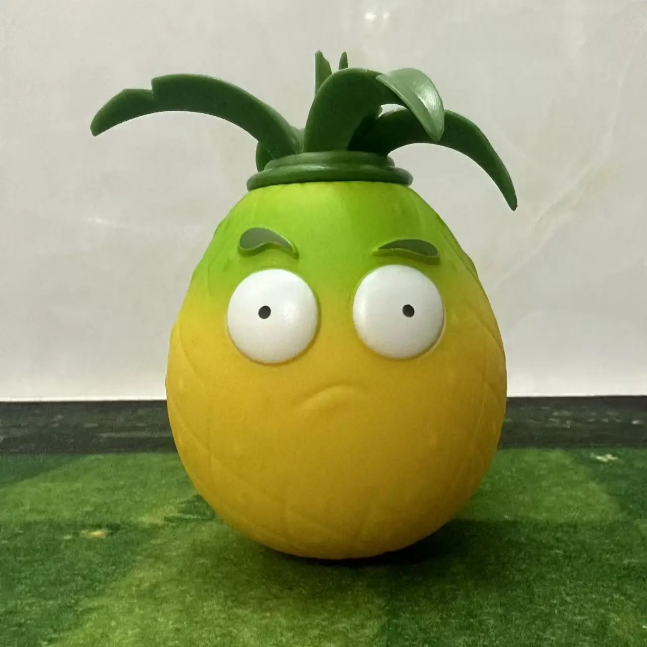 

Pineapple Plant "New Plants vs. Zombies" - This is a soft rubber toy game scenario, shooting game, and birthday gift toy.
