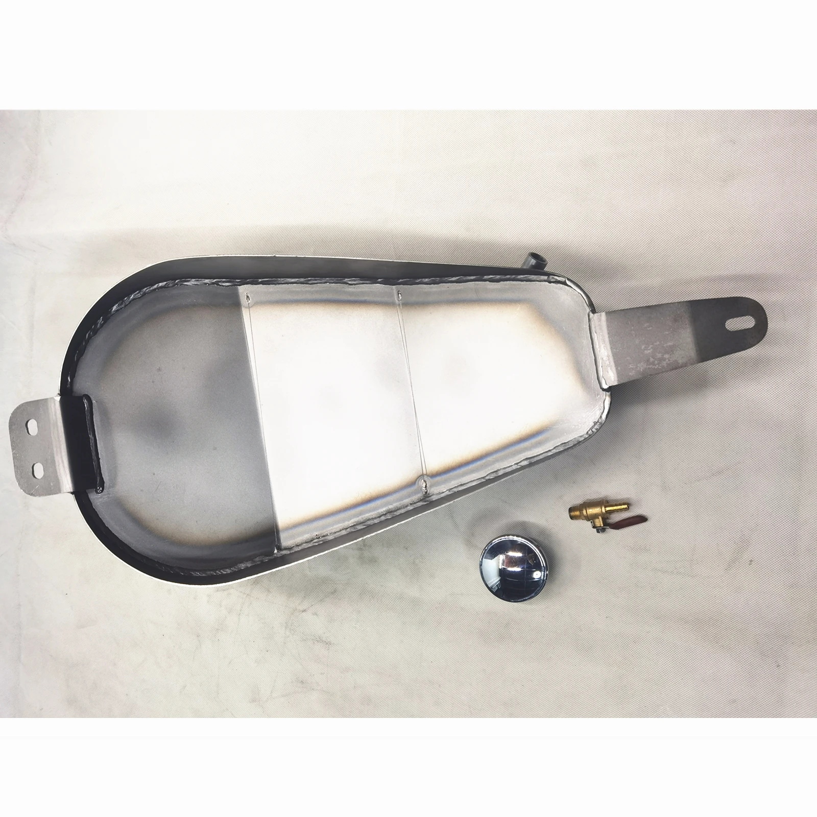 10 L Motorcycle Petrol Gas Fuel Tank For YAMAHA DRAGSTAR 1100 Vstar 1100 XVS1100 V-star1100