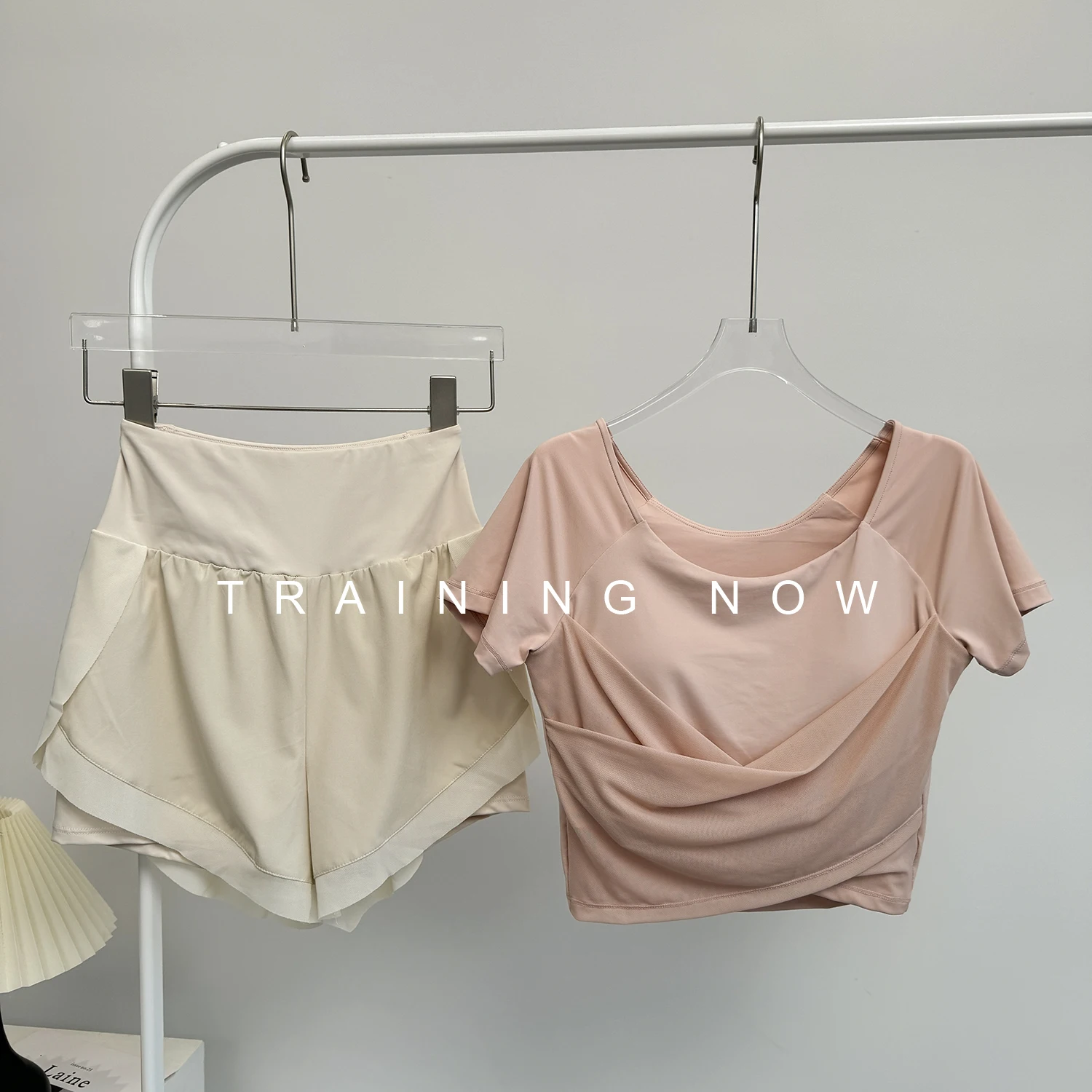 

Yoga suits for women in summer fashionable and beautiful Pilates fitness training professional quick-drying morning jogging