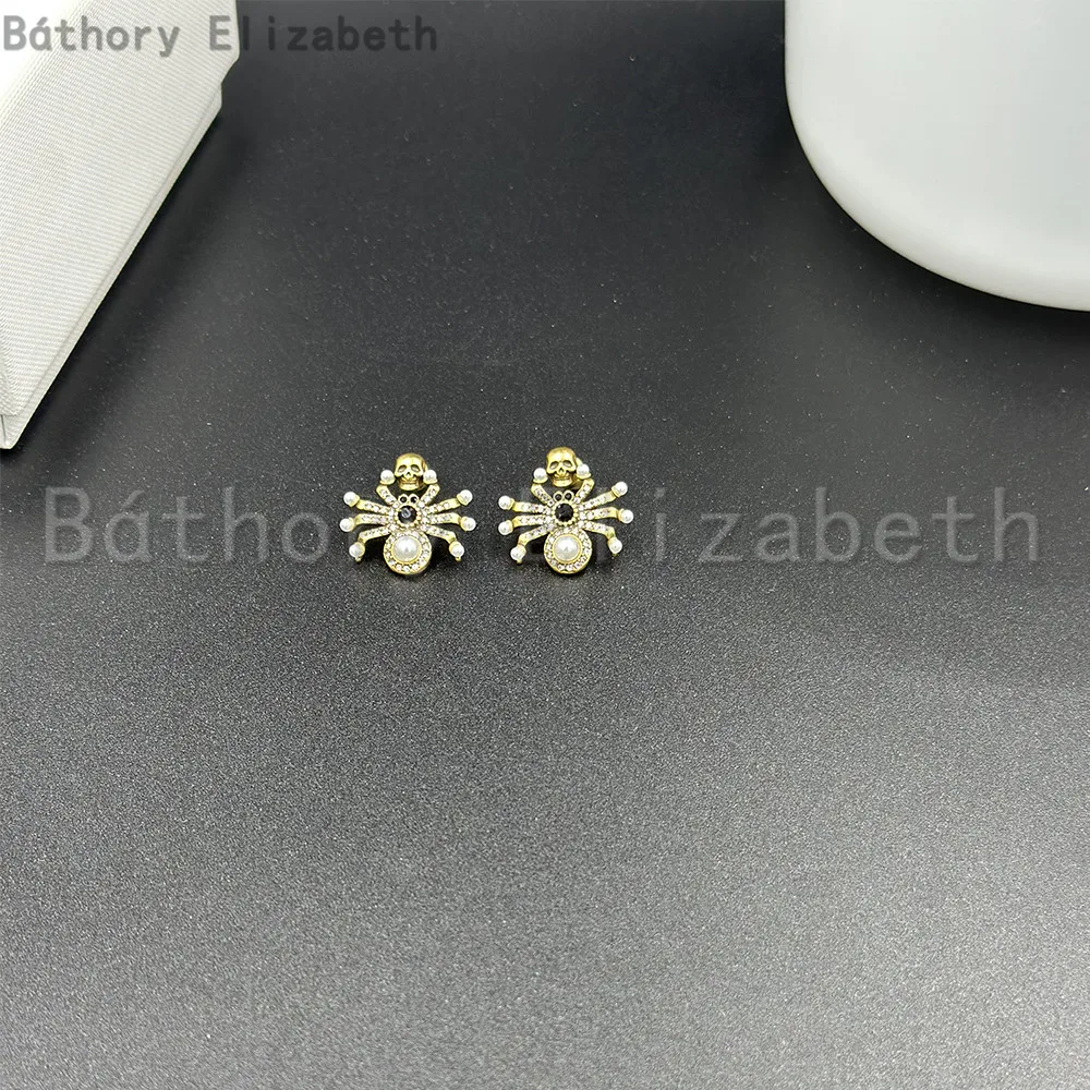 Elizabeth Bathory Woman Vintage Gold Spider Skull Earrings Rock Punk Pearl Pendientes Fashion jewelry Accessory сережки женские