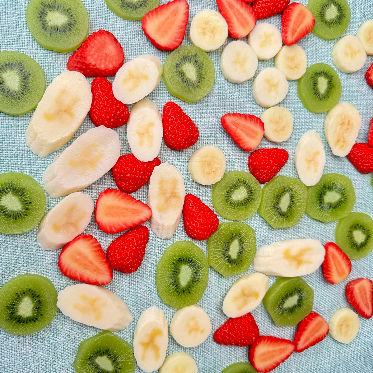 Simulación realista de fresa, plátano, Kiwi, modelo de rebanada de fruta, juguete, casa de postre, accesorios de juego DIY, exquisitos adornos de escritorio