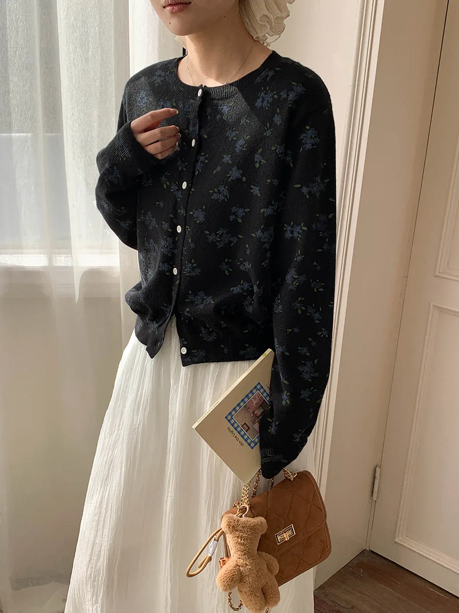 

Spring and summer women's casual floral round neck long sleeved cardigan sweater