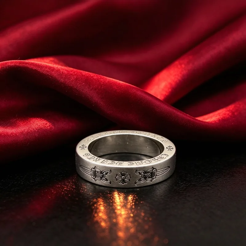 Unisex Retro Cross Carved Metal Ring, Punk Gothic Vintage Finger Jewelry, Hollow Pattern Statement Band for Daily Street Wear, Birthday Holiday Gift, Fashion Decorative Accessory for Men and Women
