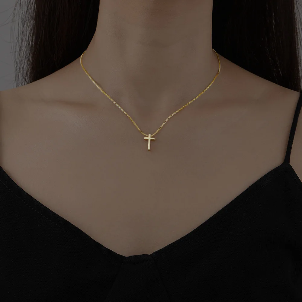 New retro women's cross necklace, minimalist and cool style, sweet texture, zircon collarbone chain, charming layered jewelrys