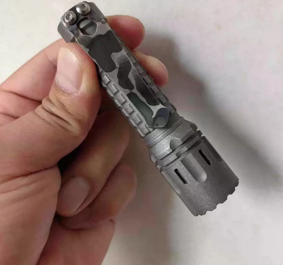

Elemental titanium alloy three eye flashlight/with secondary light (with back clip)