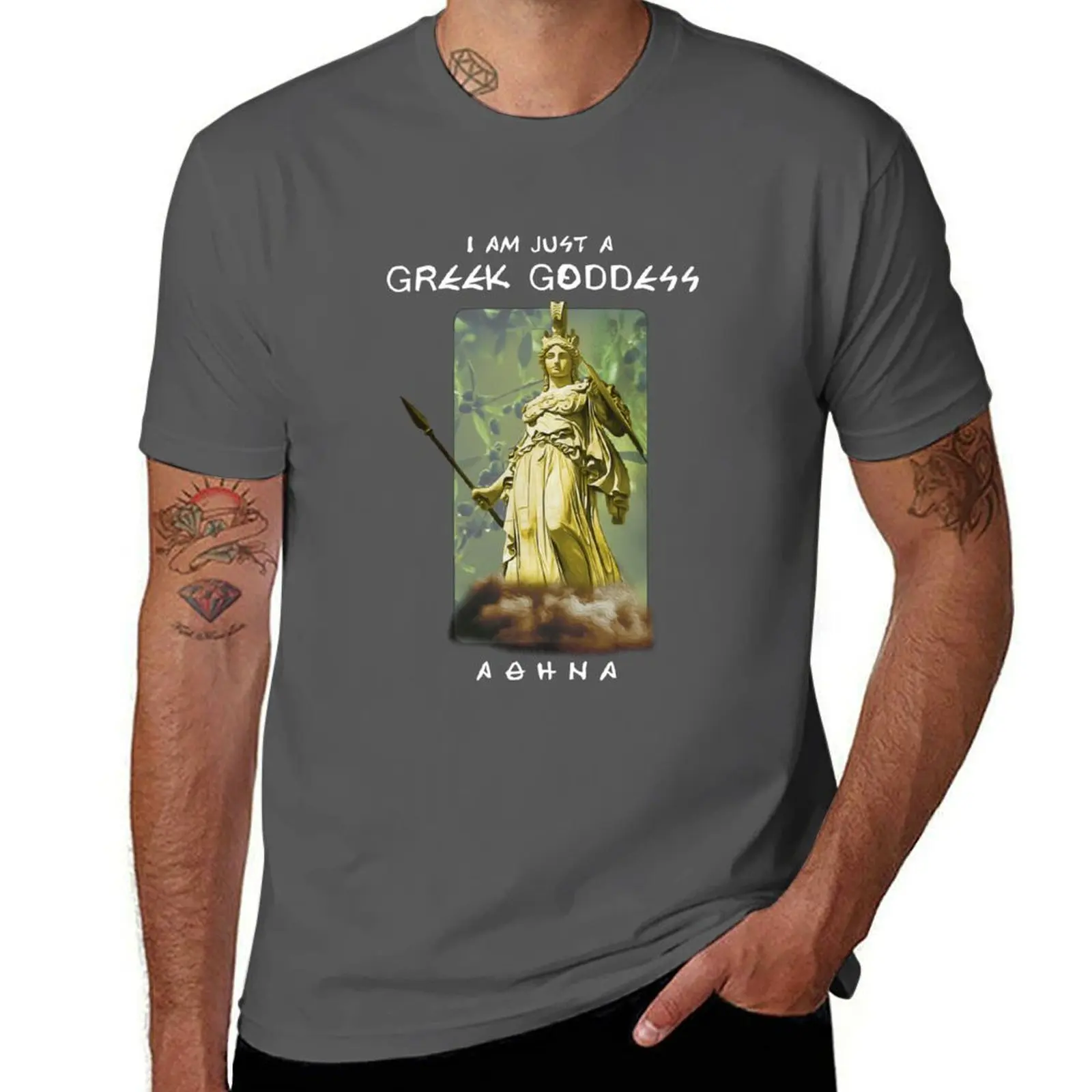 Футболка «Я просто греческая богиня Афина» (On Dark) — простая однотонная футболка с коротким рукавом и круглым вырезом.
