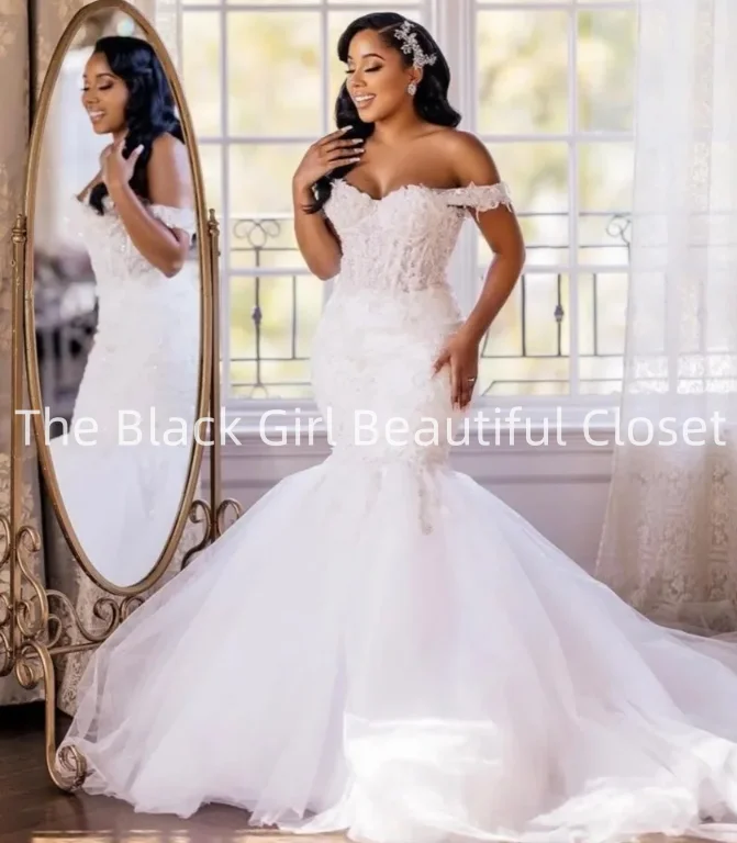 Customized  African Elegant Mermaid Wedding Dresses Women Strapless Lace Appliques Sweeping Tail Beaded Wedding Dresses
