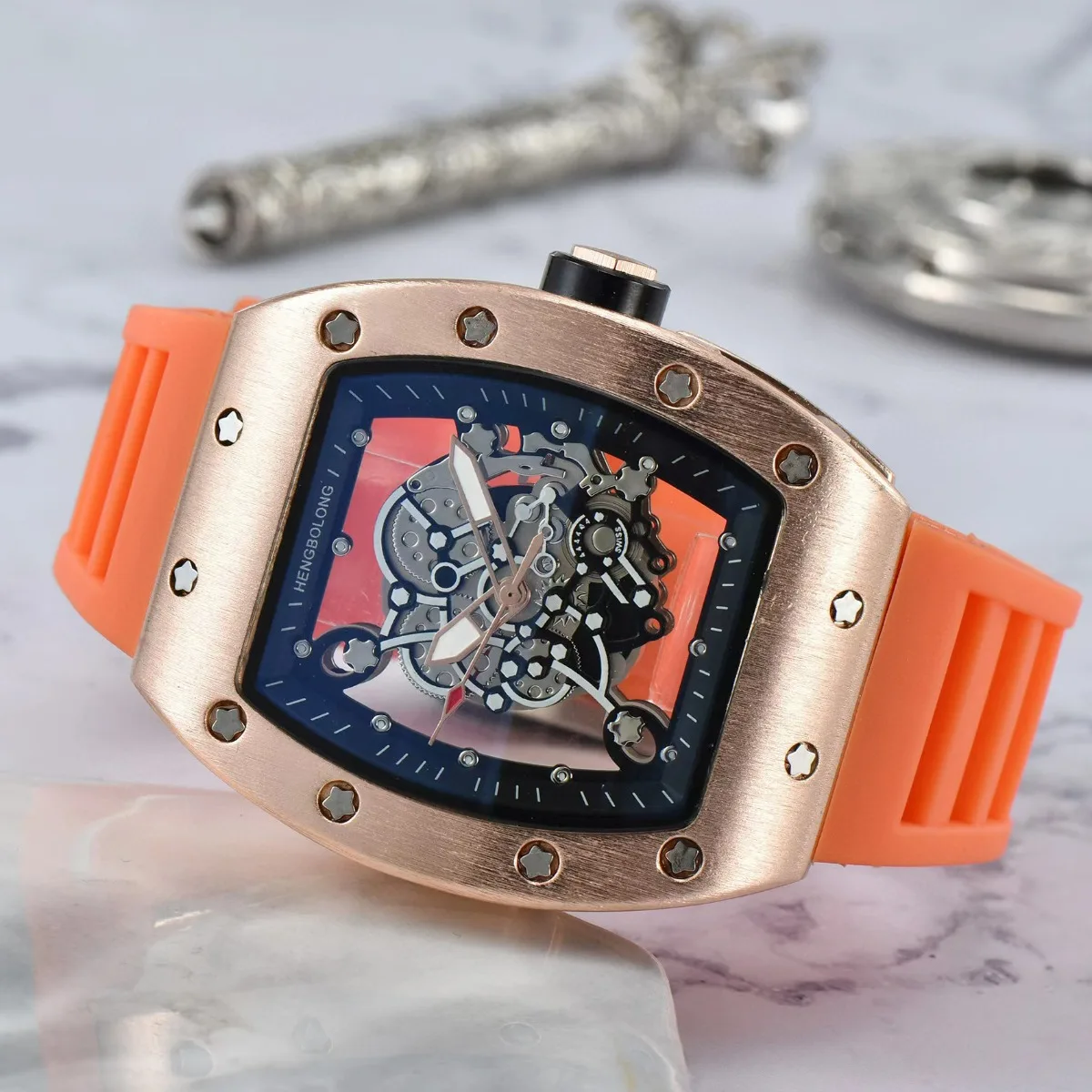 ساعة كوارتز رجال الأعمال بمؤشر أوروبي وأمريكي مجوف من الأسفل على شكل برميل