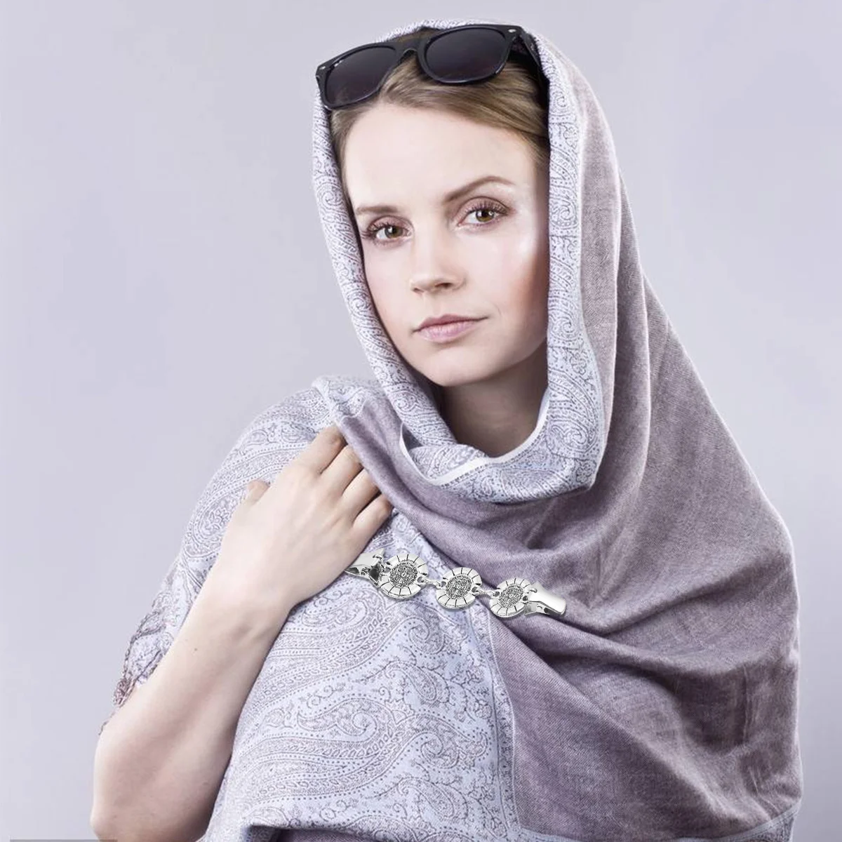 

4Pcs Shawl Scarf Clips Alloy Durable Sweater Cardigan Buckle Stylish Clothes Accessory Elegant Pin Sweater Clips