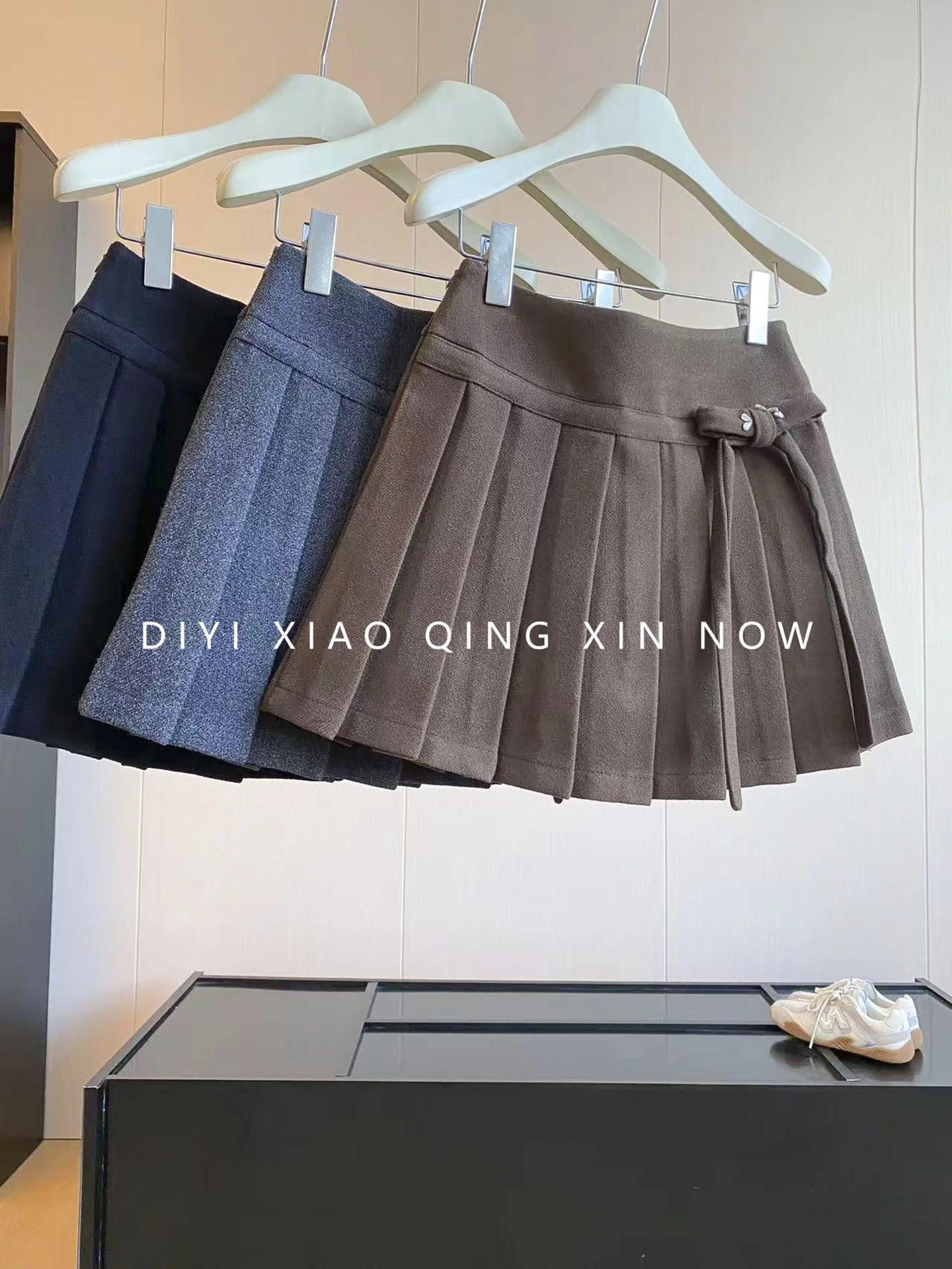 DIYI High Waist Pleated  Skirt Women's Autumn Winter Woolen Texture A-Line Short Skirt Youthful Design Standard Fit