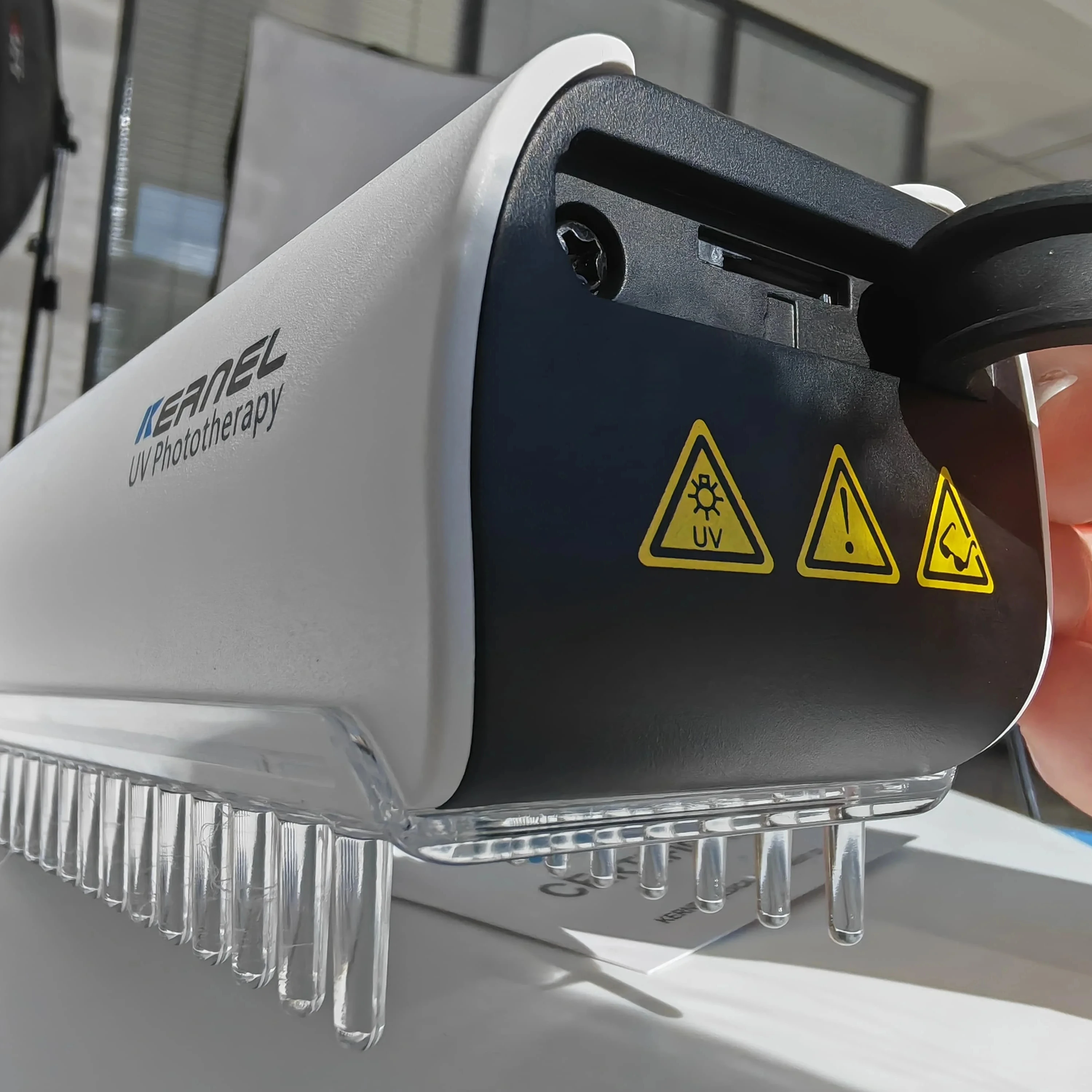 

2024 Top-ranking Products New Trend Handheld UVB 311nm Narrow Band Vitiligo Treatment Lamp for Home Use KN-4003BL2D