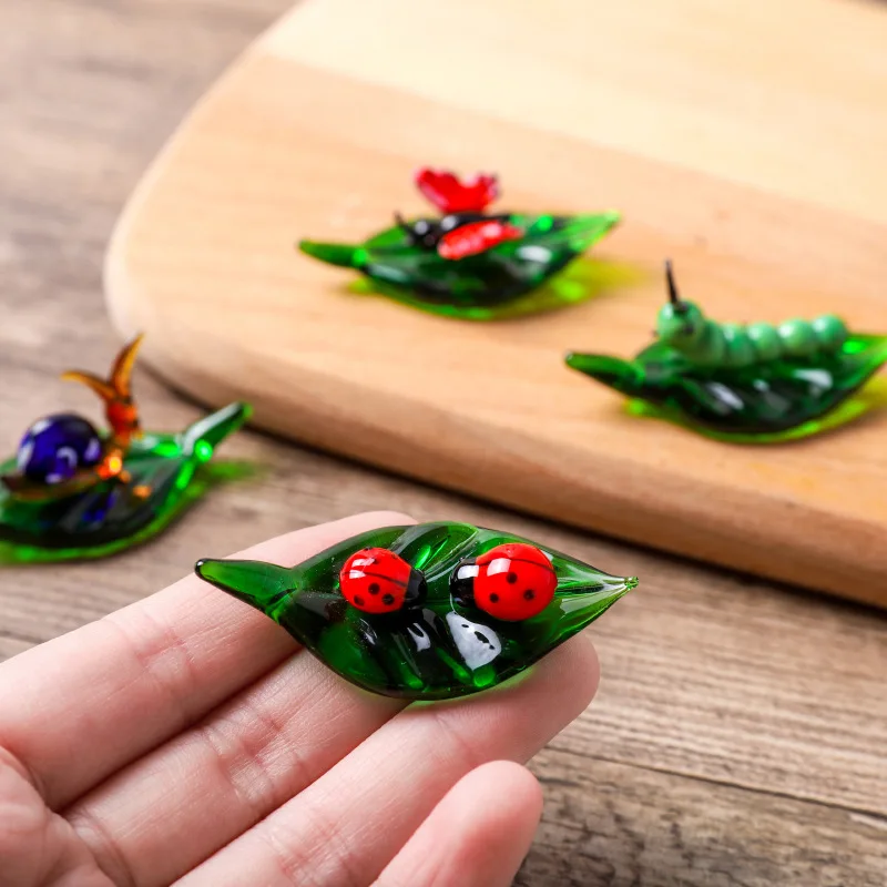Creative Mini Class Beetle Snail Figurine Butterfly Cute Small Animal Household Living Room Desktop Glass Ornament Figurines New