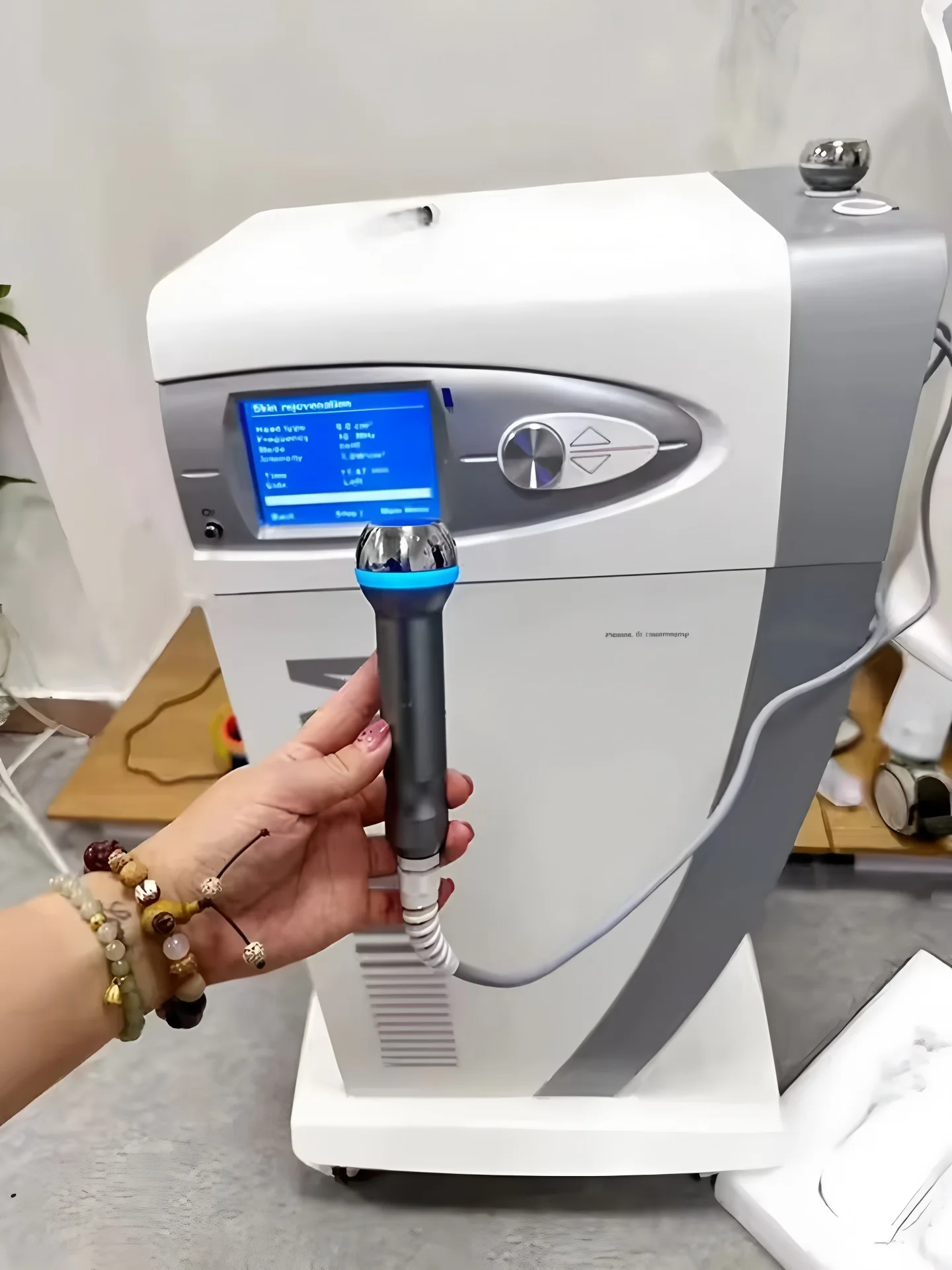 

Немецкий аппарат для микромассажа кожи LDM Water Drop Lifting Machine 10 МГц с тройной частотой, для восстановления кожи, против морщин, для ухода за лицом