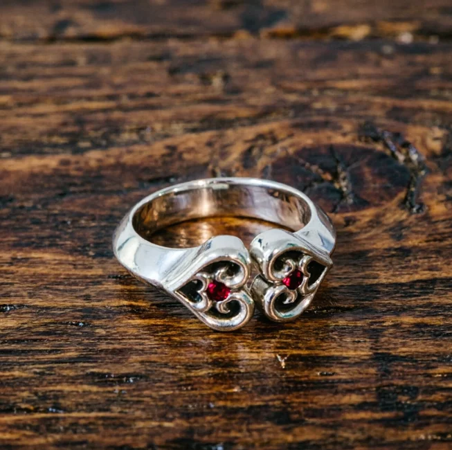 Pure silver heart-shaped hollow pink crystal ring with an opening, sweet and fashionable temperament, Korean version of internet
