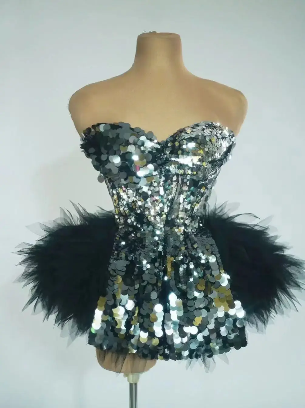 ชุดราตรีออกงานเฉลิมฉลองวันเกิดสำหรับผู้หญิง ชุดเที่ยวกลางคืน แต่งเลื่อมสีดำวิบวับ แต่งขนนก ชุดเซ็กซี่สองชิ้นสำหรับงานปาร์ตี้