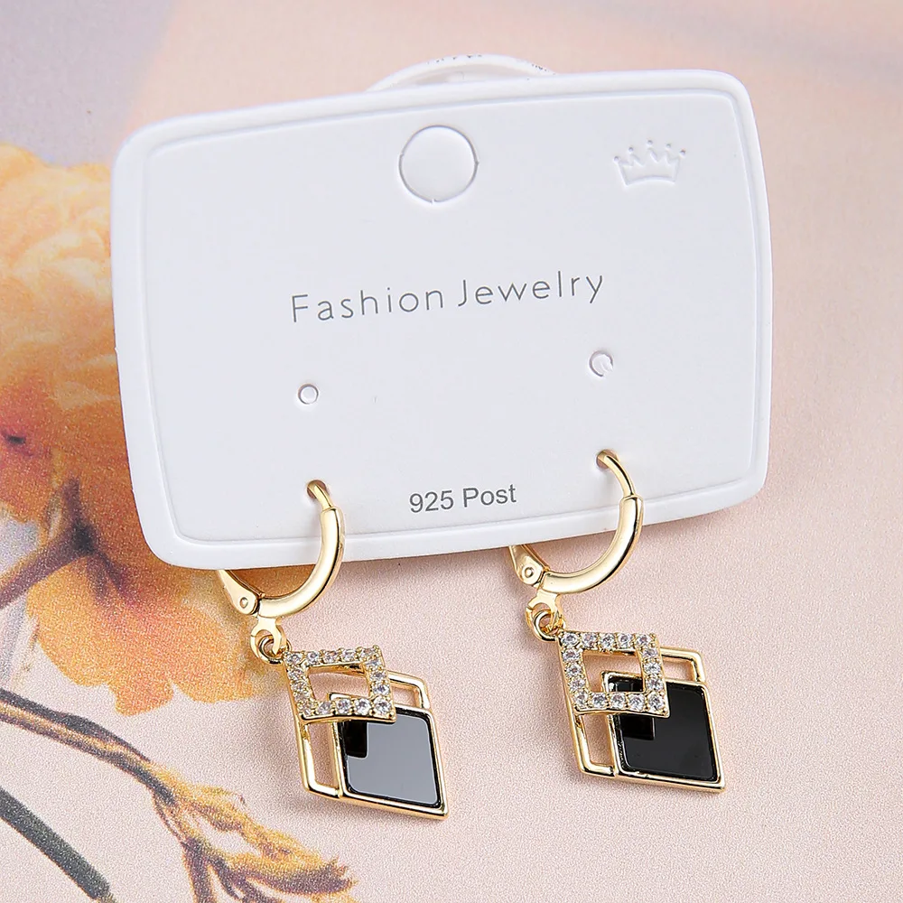 

Fashionable and luxurious rhombus earrings, high-end zircon elegant temperament earrings, personalized long earrings for women