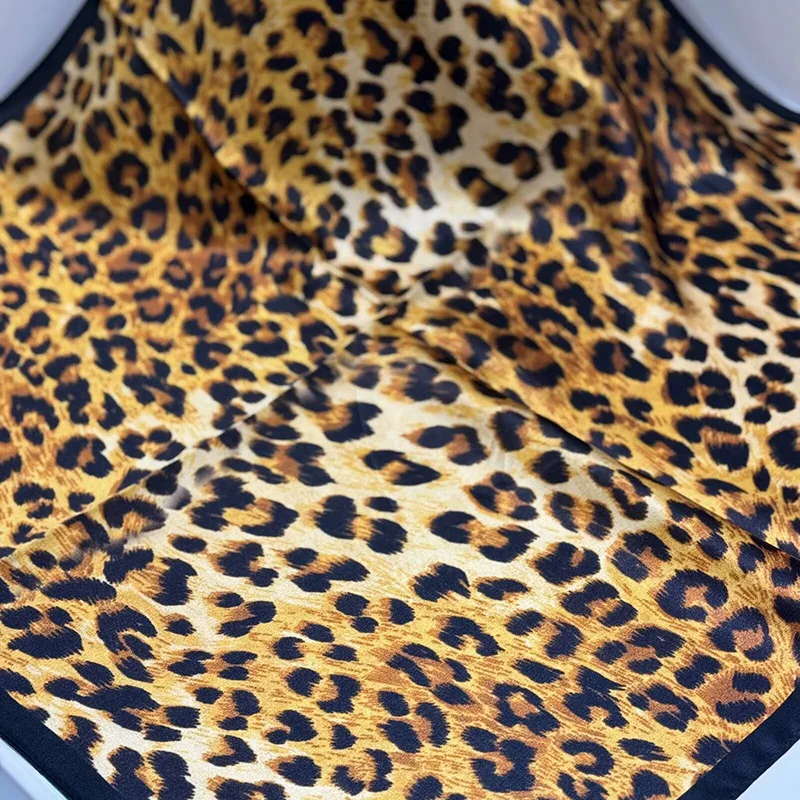 

Европейский и американский шарф с леопардовым принтом, женский универсальный модный квадратный платок, тонкий, маленький, как полотенце
