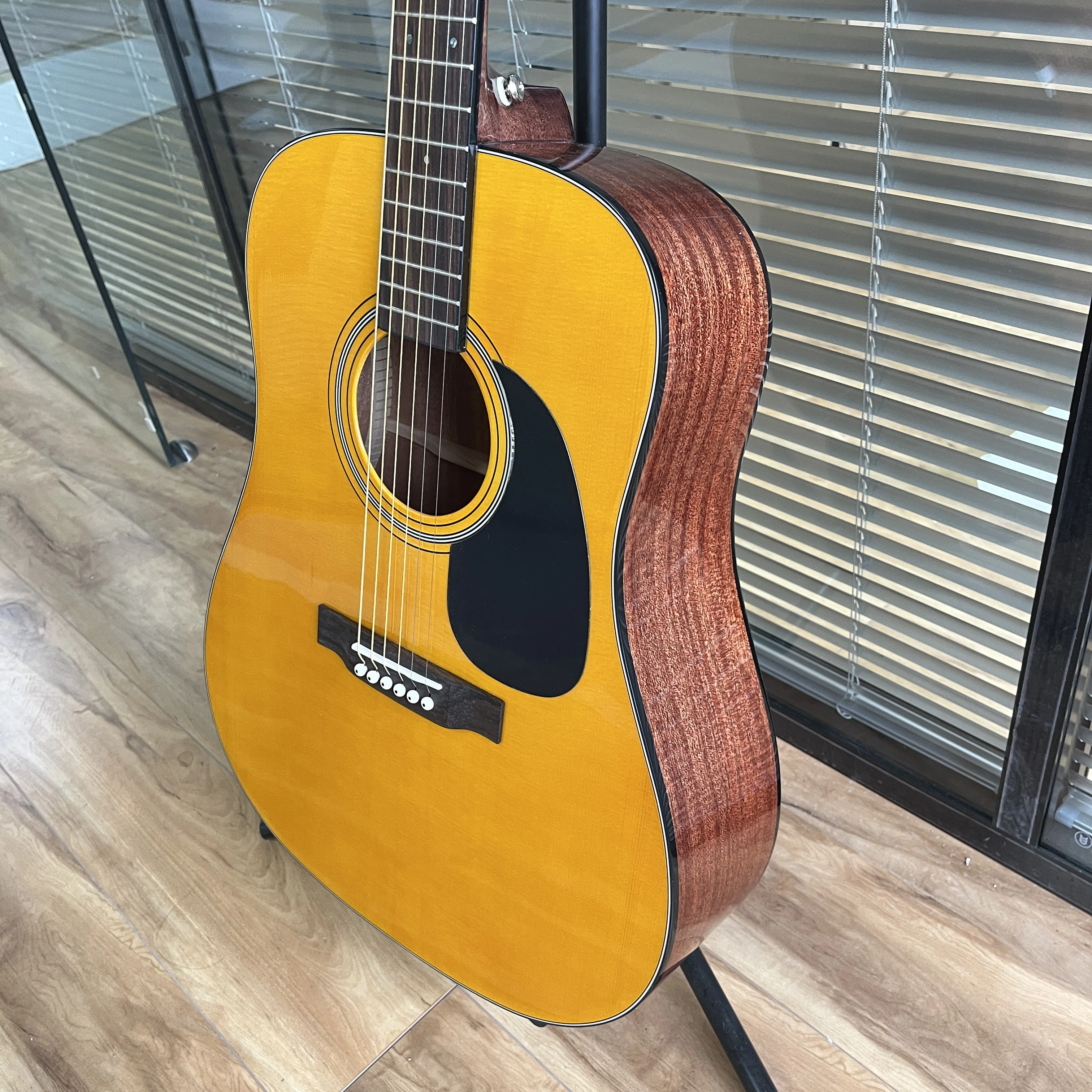 

Natural Yellow Finish D18 Acoustic Guitar Solid Spruce Top Rosewood Back US Electric Guitar-Themed Gift Free Shipping